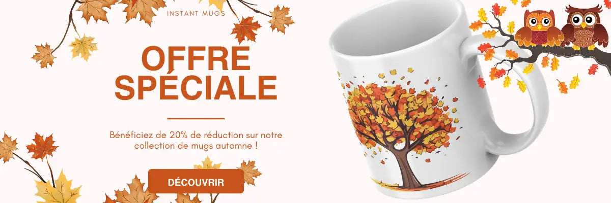 Tasse en céramique avec motif d'arbre d'automne, feuilles orange et jaunes, fond blanc.